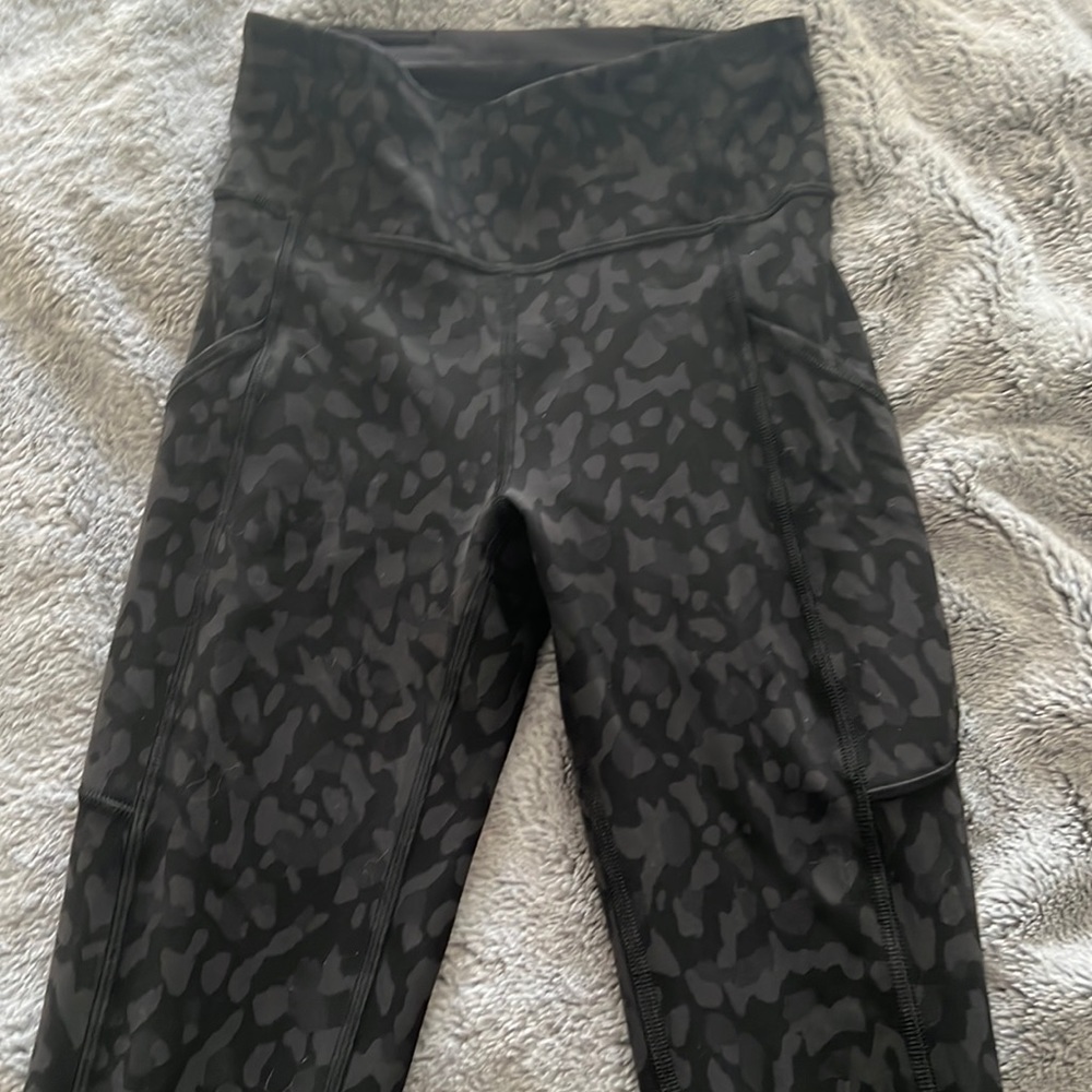 Lululemon leggings with pockets